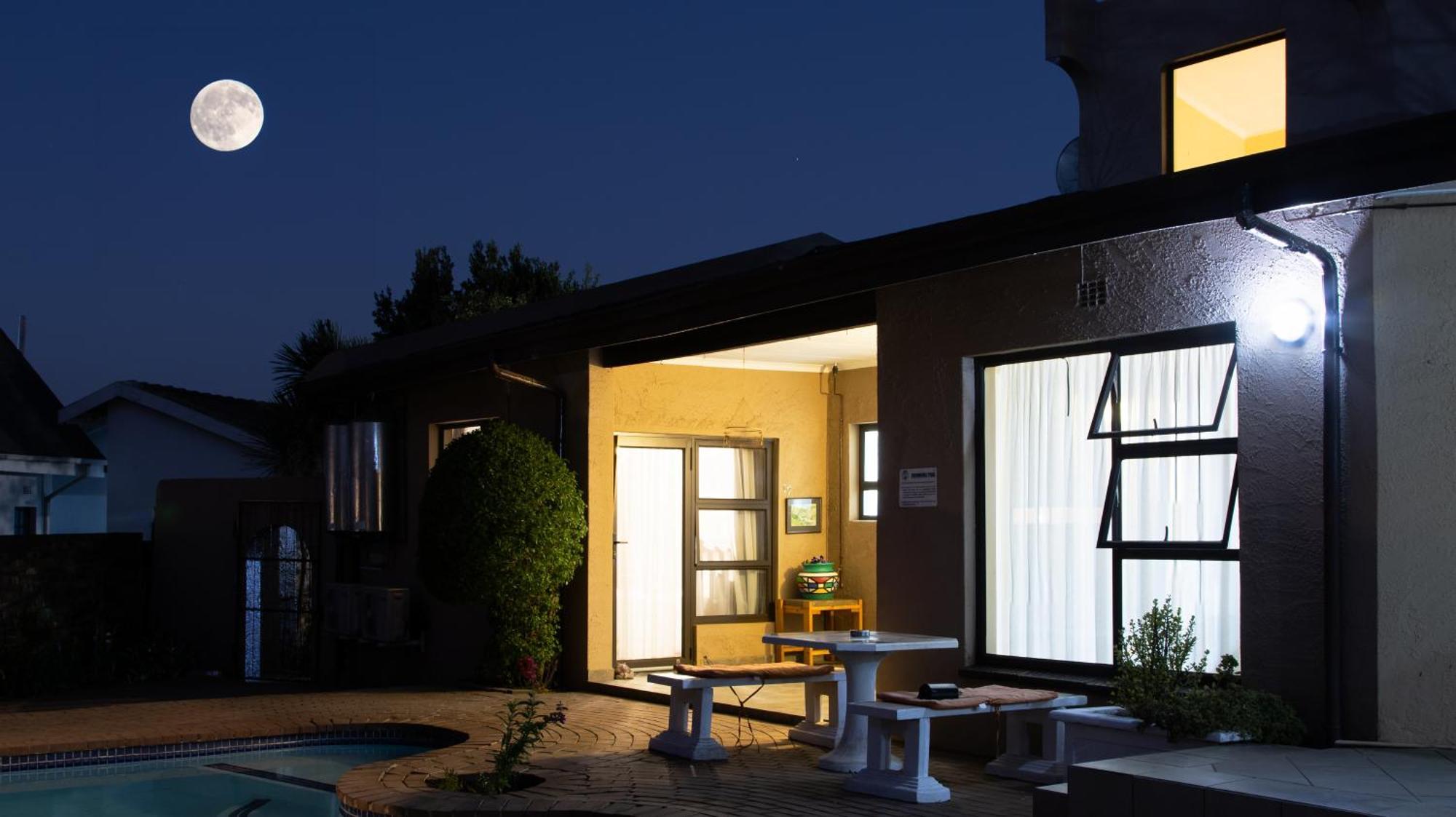 Woodpecker'S Inn Guest House Kempton Park Extérieur photo