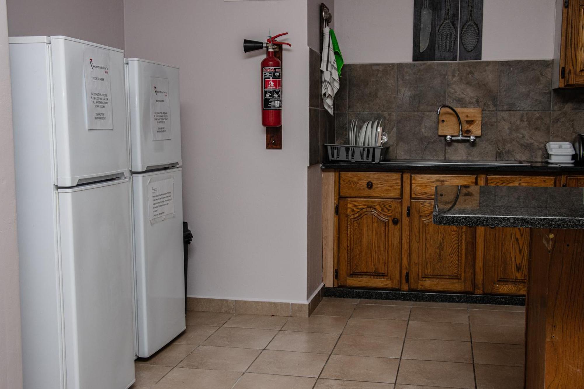 Woodpecker'S Inn Guest House Kempton Park Extérieur photo