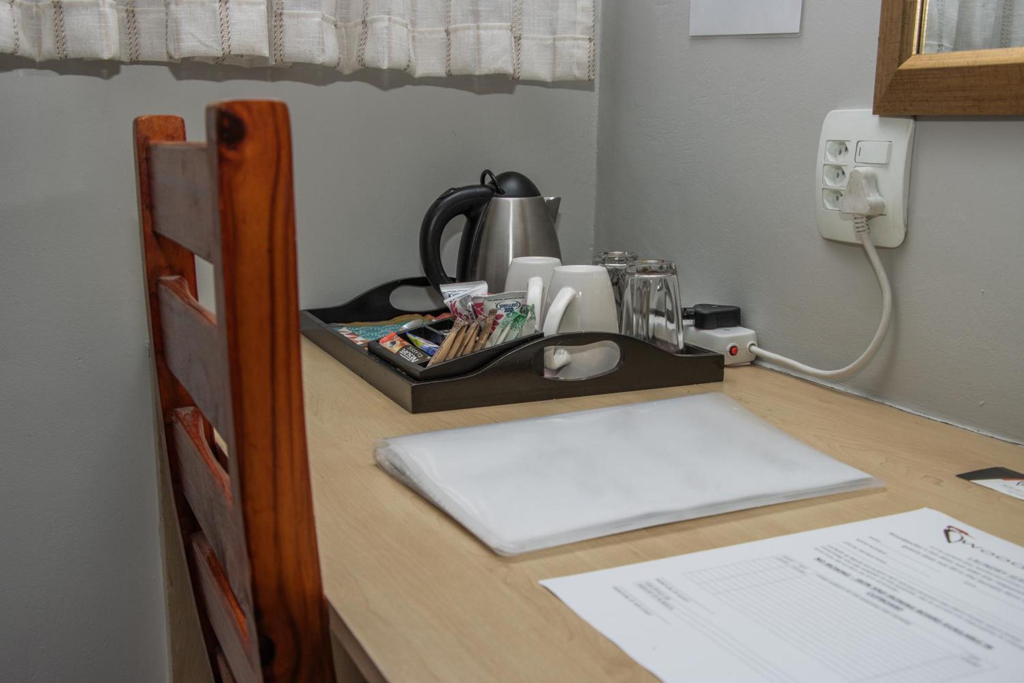 Woodpecker'S Inn Guest House Kempton Park Extérieur photo