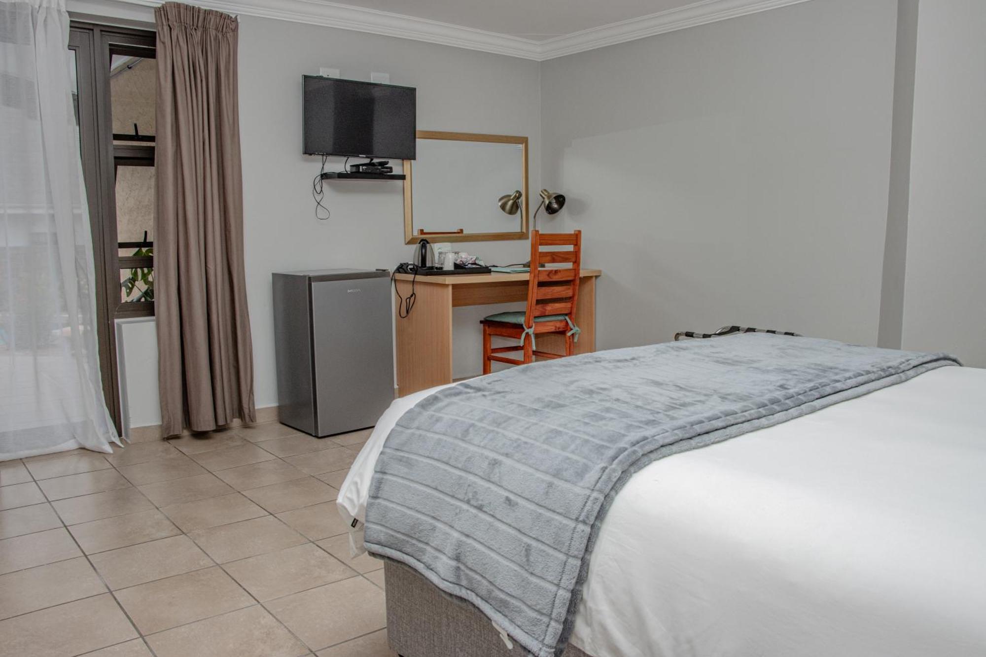 Woodpecker'S Inn Guest House Kempton Park Extérieur photo