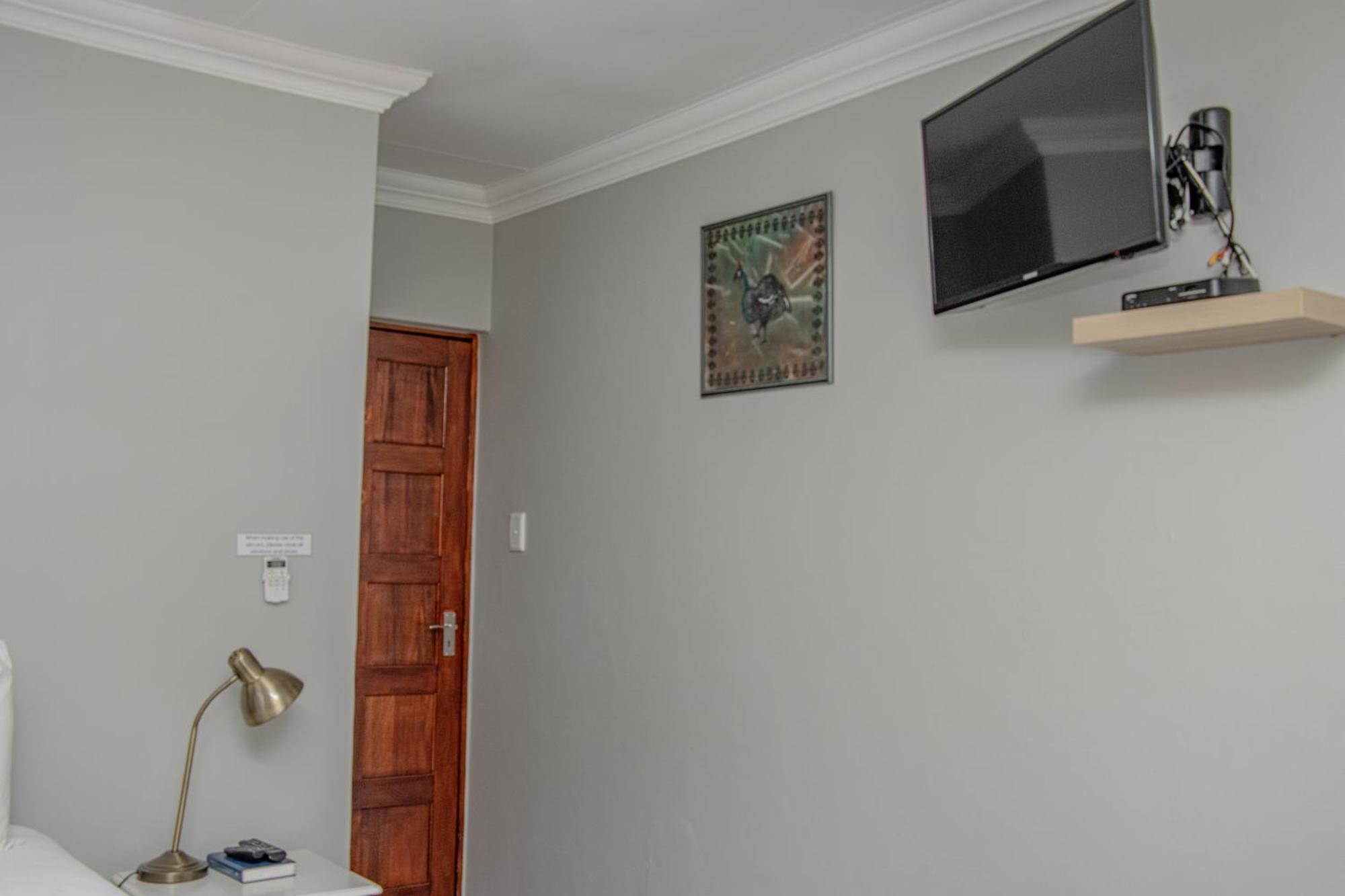 Woodpecker'S Inn Guest House Kempton Park Extérieur photo