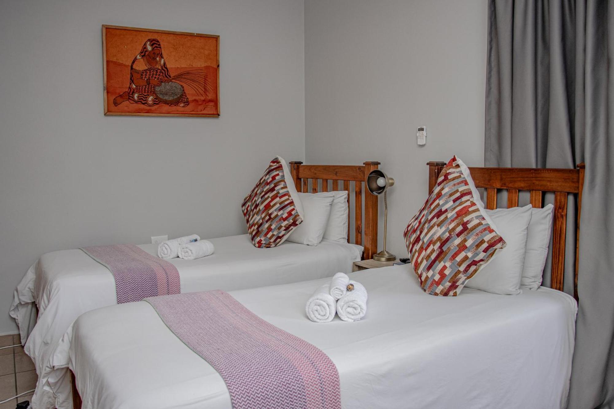 Woodpecker'S Inn Guest House Kempton Park Extérieur photo
