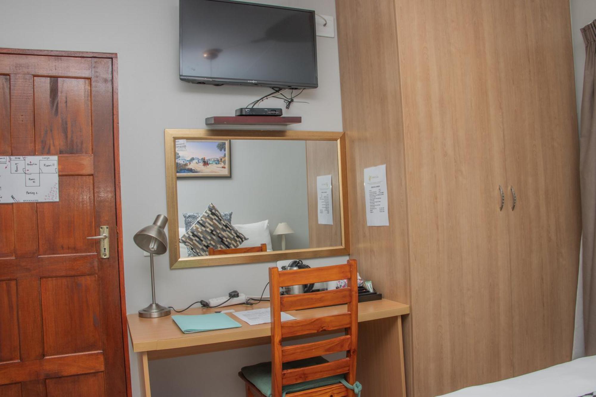 Woodpecker'S Inn Guest House Kempton Park Extérieur photo