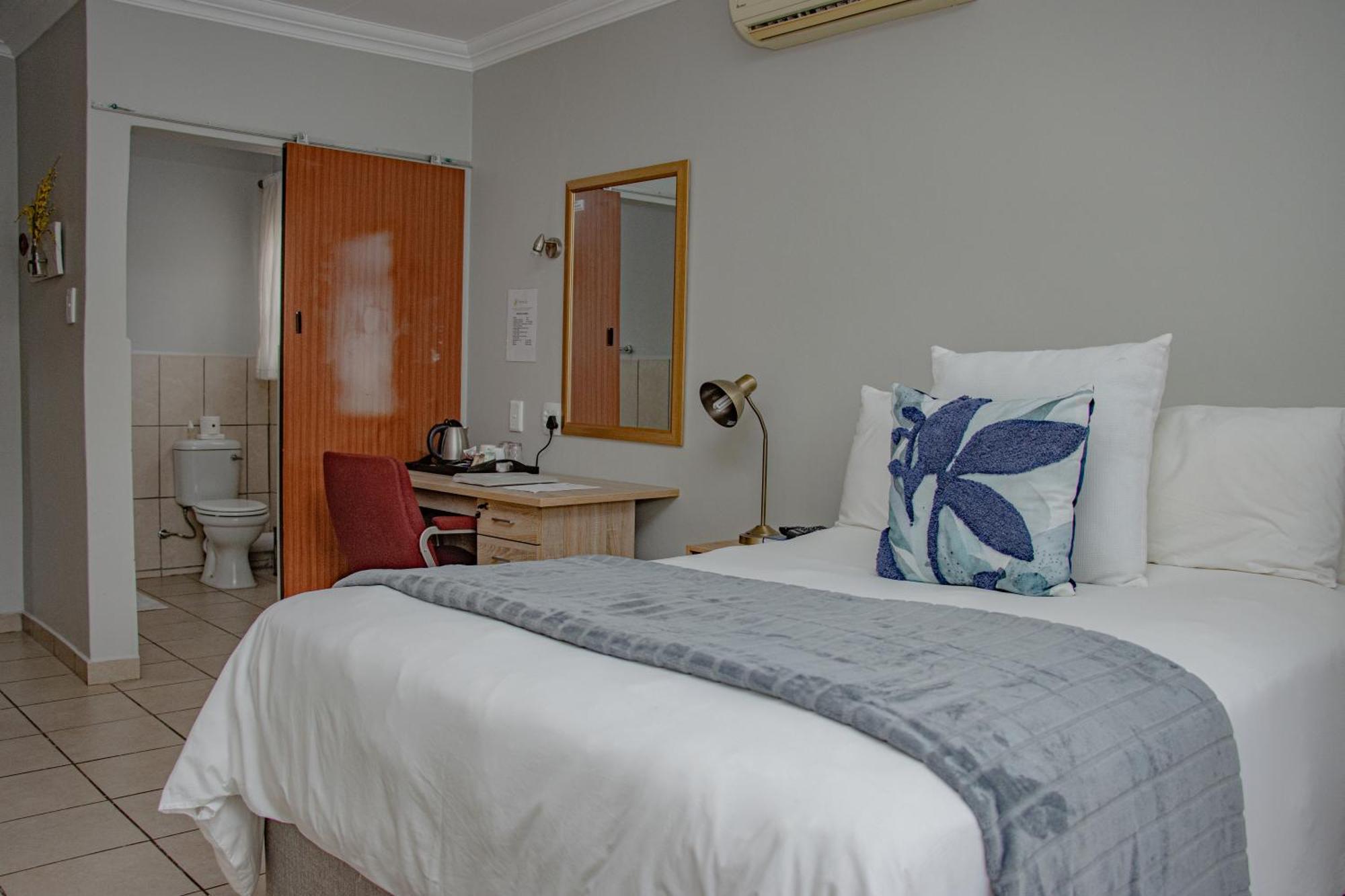 Woodpecker'S Inn Guest House Kempton Park Extérieur photo