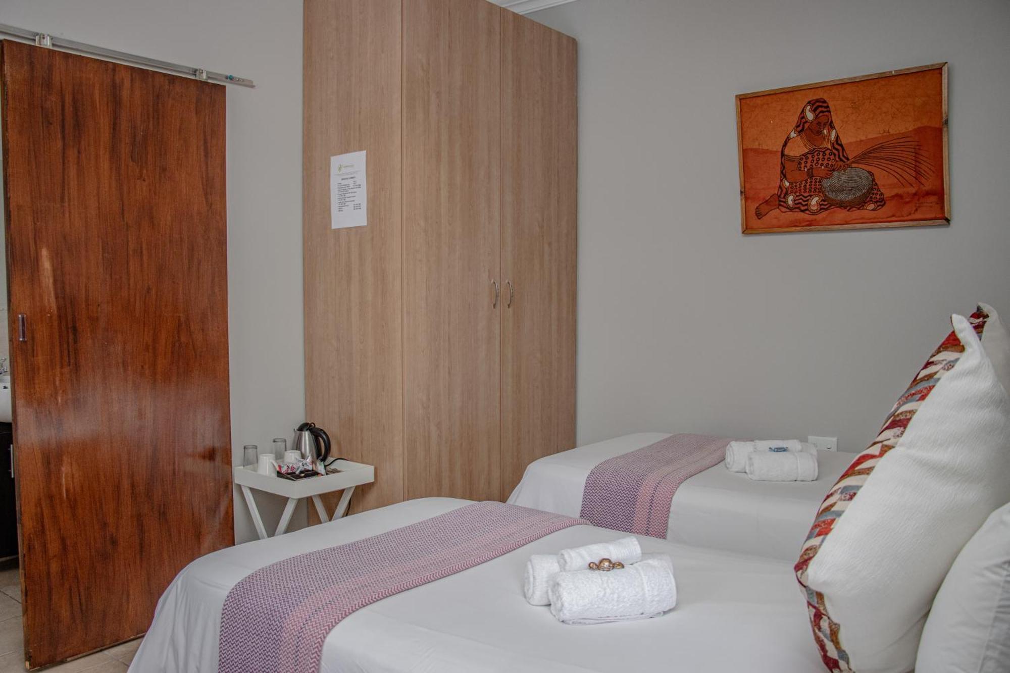Woodpecker'S Inn Guest House Kempton Park Extérieur photo