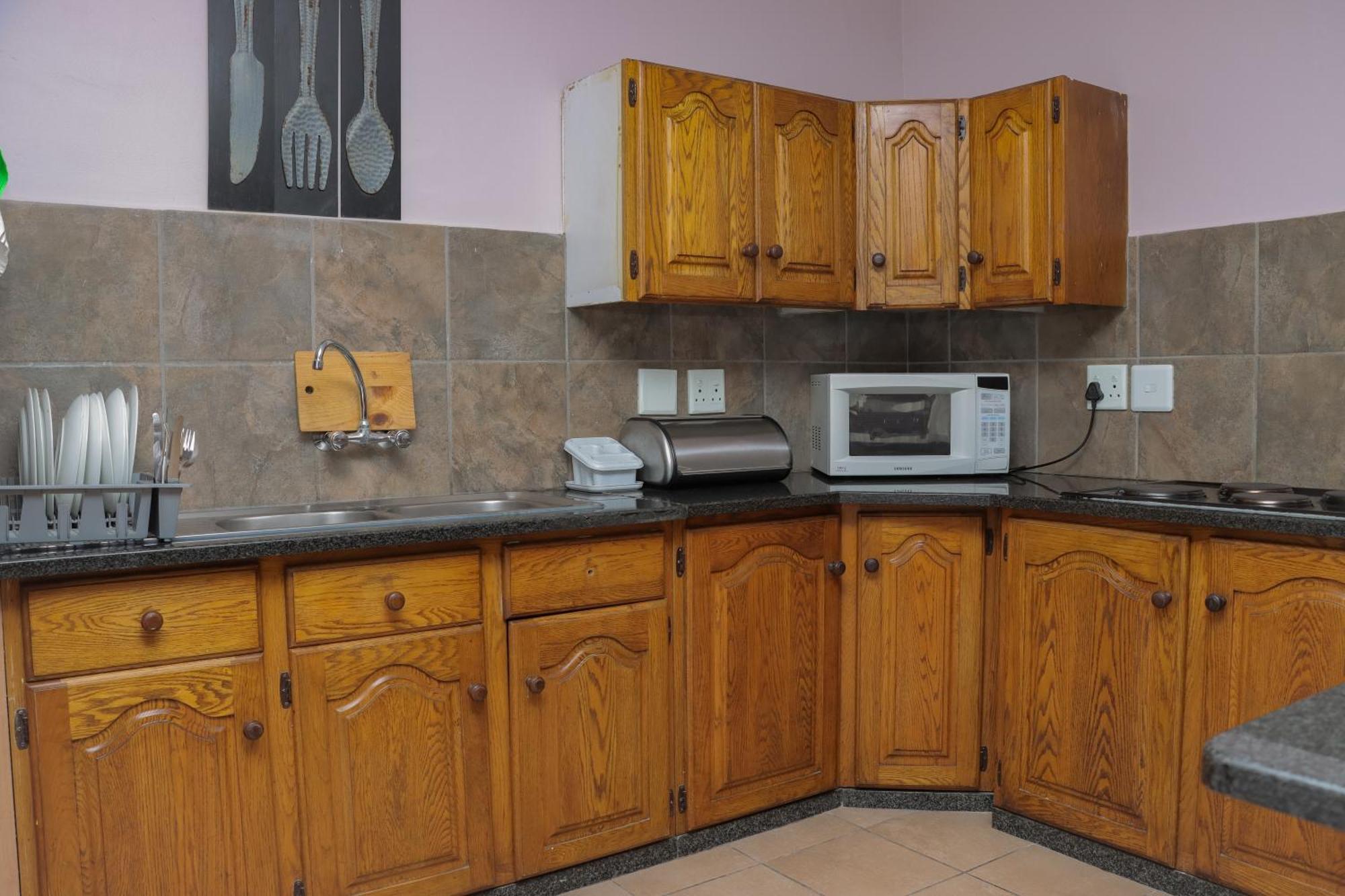 Woodpecker'S Inn Guest House Kempton Park Extérieur photo