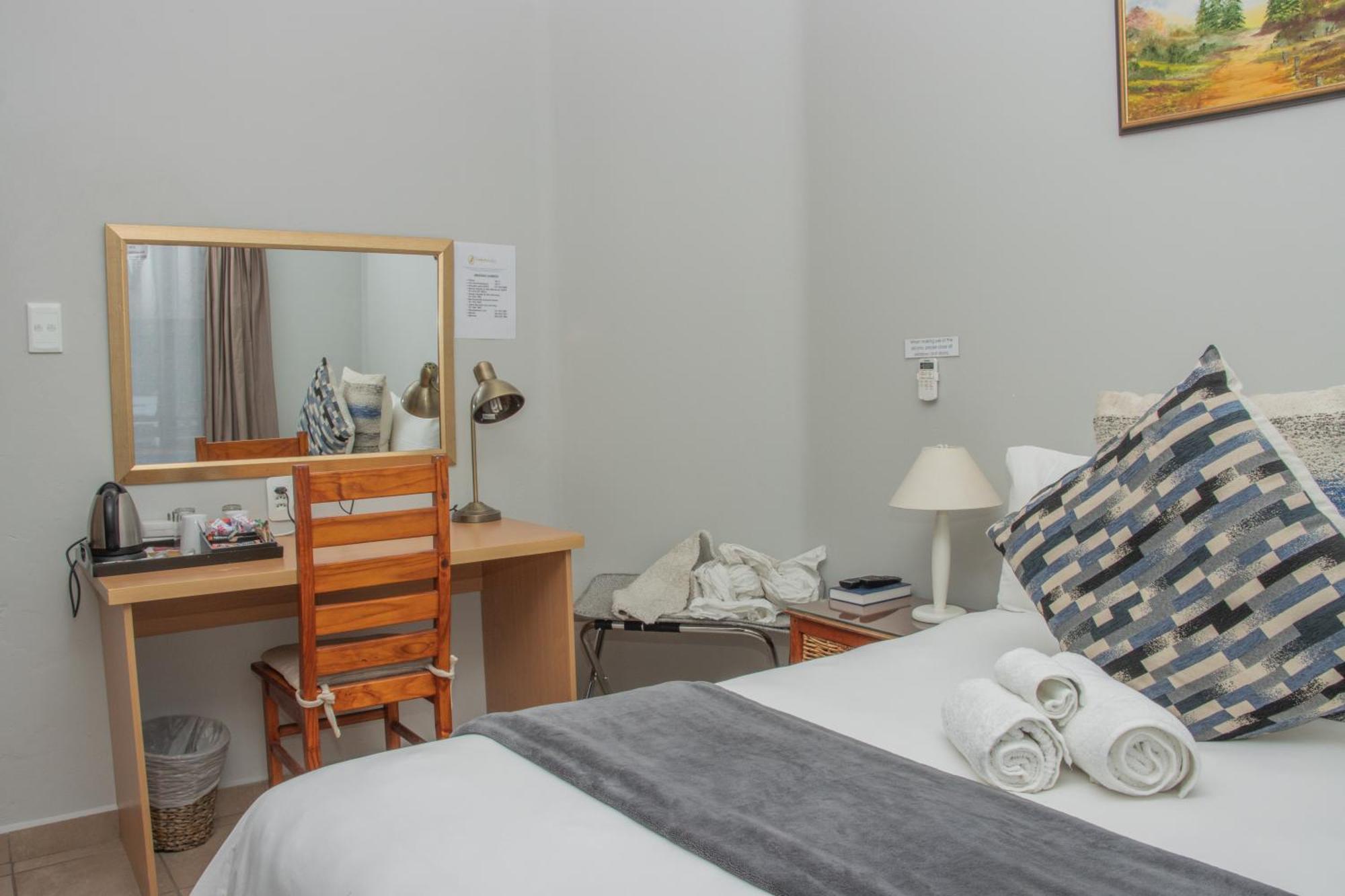 Woodpecker'S Inn Guest House Kempton Park Extérieur photo